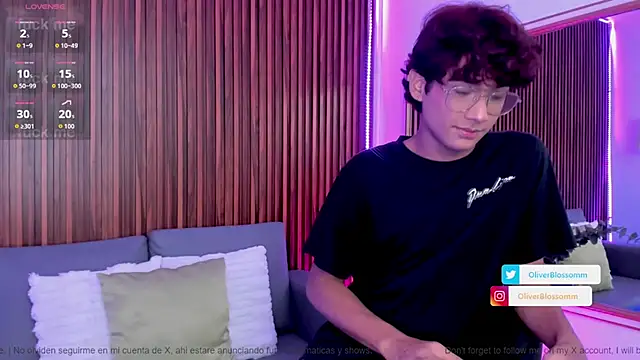 Snapshot of Oliver20__ chatting on June 4, 9:54 pm Oliver20 online show from June 4, 9:54 pm