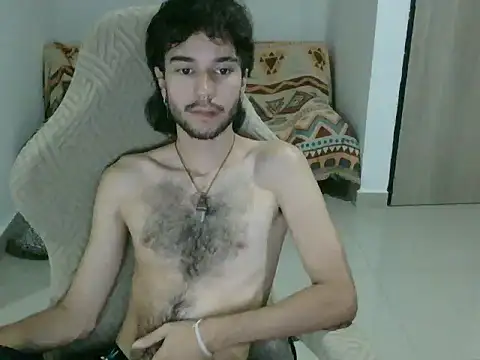 Snapshot of Adrien_polo chatting on April 10, 1:33 am Adrien polo online show from April 10, 1:33 am