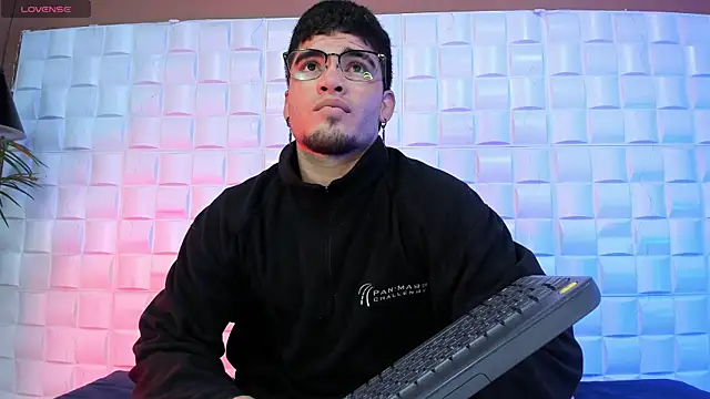 DanteTargaryen online show from April 21, 3:35 am
