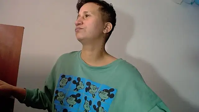 Snapshot of Aleja_rs chatting on March 21, 8:41 am Aleja rs online show from March 21, 8:41 am