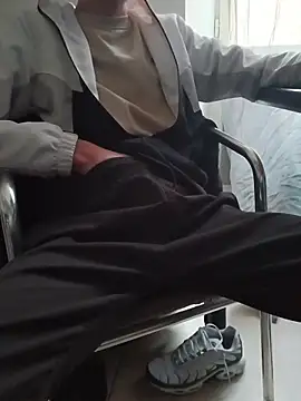 Skinboy06 online show from April 26, 1:09 pm