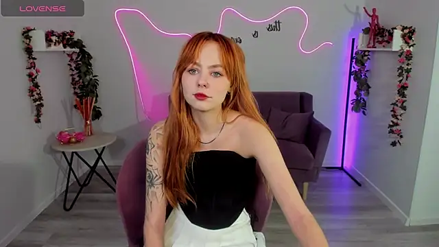 Snapshot of MiaSensitive chatting on March 27, 1:00 pm MiaSensitive online show from March 27, 1:00 pm