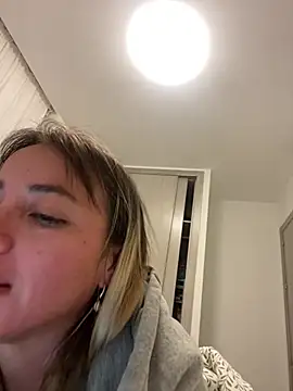 Sexyandtiny online show from April 15, 9:59 pm