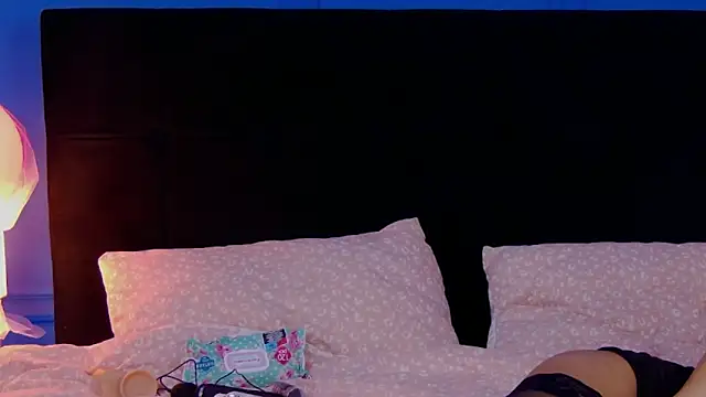 SiennaChantal online show from March 29, 8:14 am