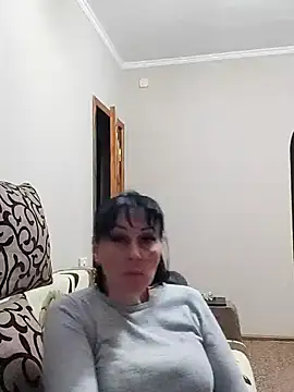 HelgaDennis online show from April 29, 5:41 pm