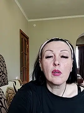 HelgaDennis online show from May 1, 9:25 am
