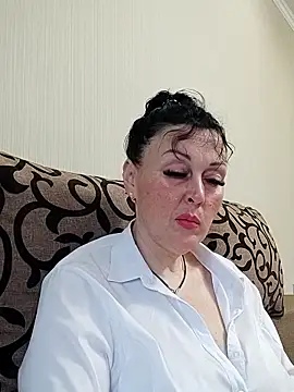 HelgaDennis online show from June 3, 3:17 pm