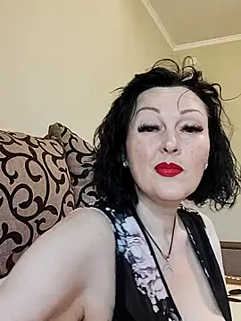 HelgaDennis online show from June 5, 7:03 am