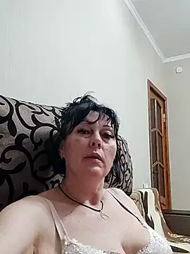 HelgaDennis online show from July 26, 9:00 pm