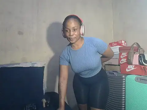 Snapshot of Lindabee200 chatting on May 10, 3:01 am Lindabee200 online show from May 10, 3:01 am