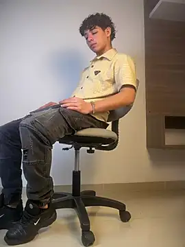 Connor Turner online show from March 20, 1:27 pm