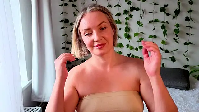 MonikFoxi online show from July 10, 5:01 am