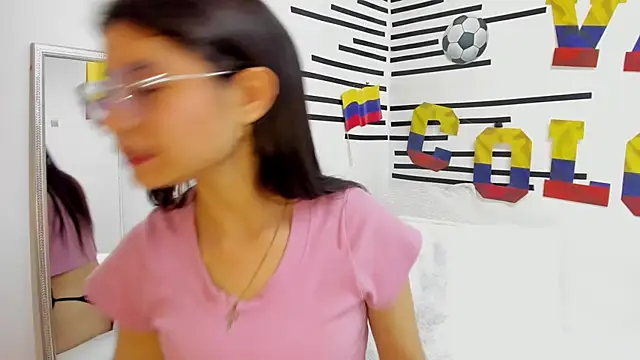 Snapshot of LindaCatalina_ chatting on July 6, 12:46 pm LindaCatalina online show from July 6, 12:46 pm