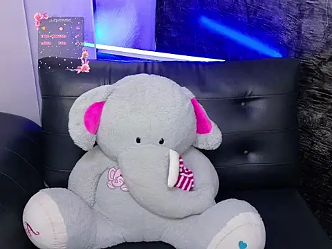 Snapshot of Shadai_Ross chatting on June 7, 6:28 am Shadai Ross online show from June 7, 6:28 am