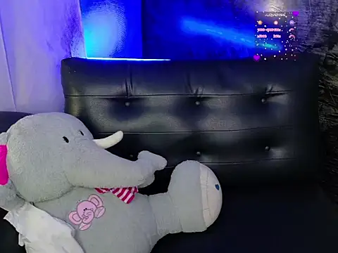 Snapshot of Shadai_Ross chatting on June 19, 9:24 am Shadai Ross online show from June 19, 9:24 am