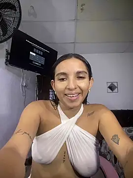 Snapshot of Blowjob-Queen_ chatting on May 13, 3:04 am Blowjob-Queen online show from May 13, 3:04 am