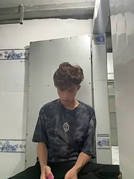 Nguyencuong1999 online show from May 1, 7:24 am