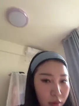 kiki-chloe online show from April 7, 6:25 am