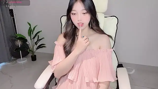 Yukiy8877 online show from May 6, 1:03 am