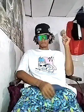 Snapshot of spittermasterpig1 chatting on March 20, 4:12 pm spittermasterpig1 online show from March 20, 4:12 pm