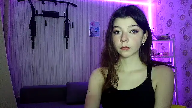 Snapshot of Your_Little_Sophie chatting on March 22, 10:46 pm Your Little Sophie online show from March 22, 10:46 pm