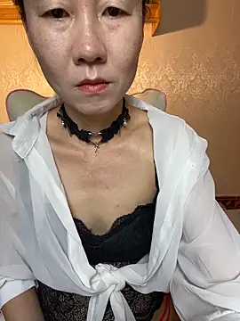 lilysister66 online show from April 24, 2:41 pm