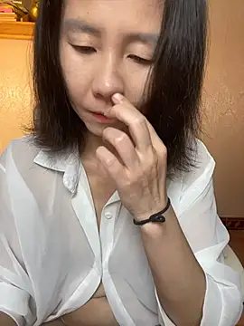 lilysister66 online show from May 26, 1:51 pm