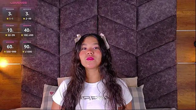 AhslyEvans   online show from June 2, 7:49 pm