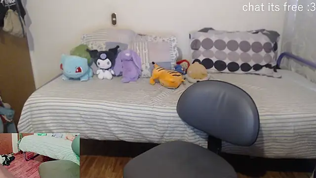 Snapshot of romeo_laurient chatting on May 22, 9:09 pm romeo laurient online show from May 22, 9:09 pm