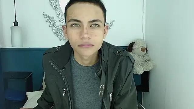 Snapshot of romeo_laurient chatting on June 18, 11:47 am romeo laurient online show from June 18, 11:47 am
