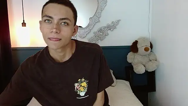 Snapshot of romeo_laurient chatting on June 19, 5:39 pm romeo laurient online show from June 19, 5:39 pm