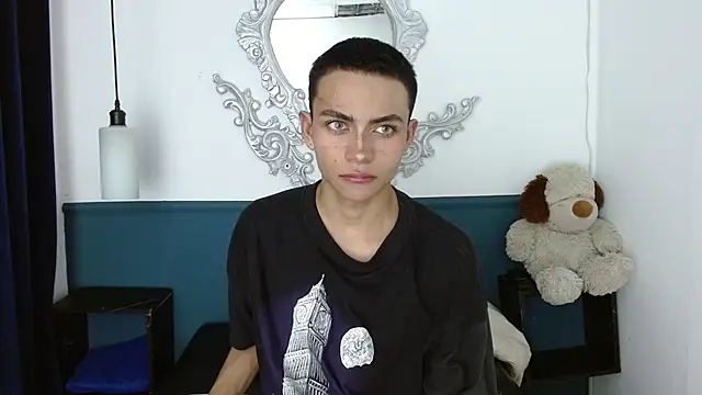 Snapshot of romeo_laurient chatting on June 20, 8:44 pm romeo laurient online show from June 20, 8:44 pm