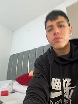 Snapshot of Angel_khouri_ chatting on June 27, 12:22 pm Angel khouri online show from June 27, 12:22 pm