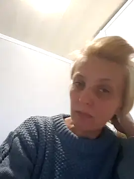 Snapshot of MiaLove183 chatting on March 24, 2:22 pm MiaLove183 online show from March 24, 2:22 pm