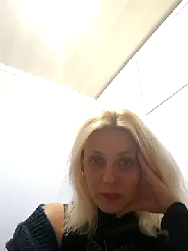 MiaLove183 online show from May 4, 1:51 pm
