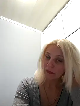 MiaLove183 online show from June 6, 11:37 am