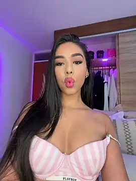 Rossie Blooms online show from May 14, 10:38 pm