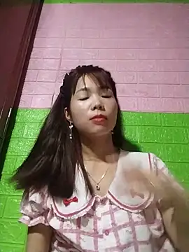AmyLinee01 online show from June 6, 11:59 am