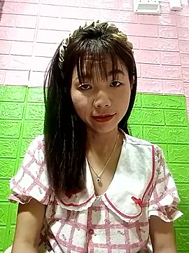 AmyLinee01 online show from June 13, 7:06 am