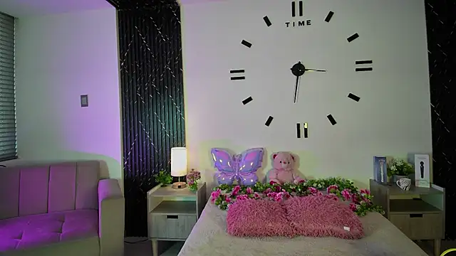aurora petitee online show from June 11, 1:20 pm