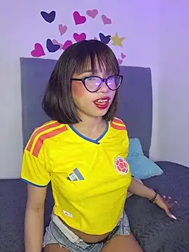Snapshot of Lucy_Em chatting on June 27, 12:44 pm Lucy Em online show from June 27, 12:44 pm