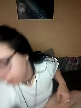 Snapshot of Rue_the_witch6 chatting on May 3, 6:25 pm Rue the witch6 online show from May 3, 6:25 pm