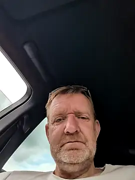 Notiesfuk online show from August 8, 12:18 pm