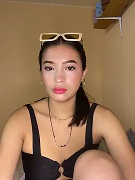 Itze Mua online show from April 19, 10:58 am