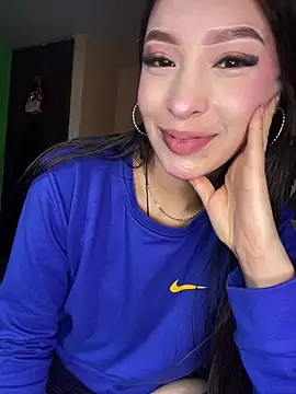Snapshot of Itze_Mua chatting on May 21, 9:33 pm Itze Mua online show from May 21, 9:33 pm
