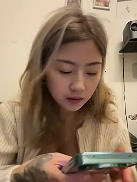 Snapshot of Olivia_PINK0322 chatting on May 8, 11:37 am Olivia PINK0322 online show from May 8, 11:37 am
