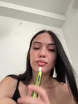 Snapshot of icedrosemarye chatting on July 5, 3:52 pm icedrosemarye online show from July 5, 3:52 pm