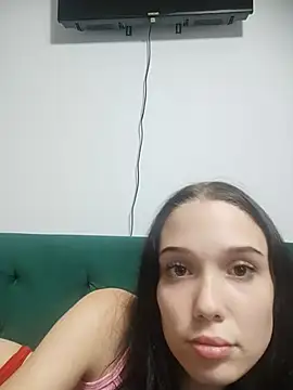 Snapshot of icedrosemarye chatting on August 2, 3:21 pm icedrosemarye online show from August 2, 3:21 pm