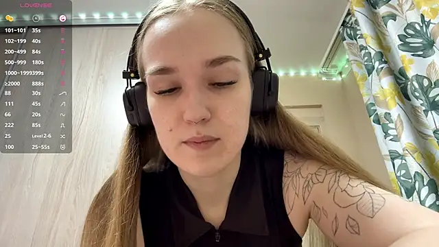 DenitaSpace online show from April 23, 2:19 pm
