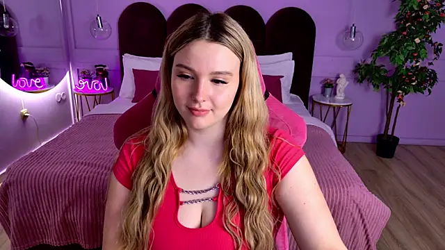 Snapshot of CharlotteAtwoood chatting on May 19, 4:13 pm CharlotteAtwoood online show from May 19, 4:13 pm